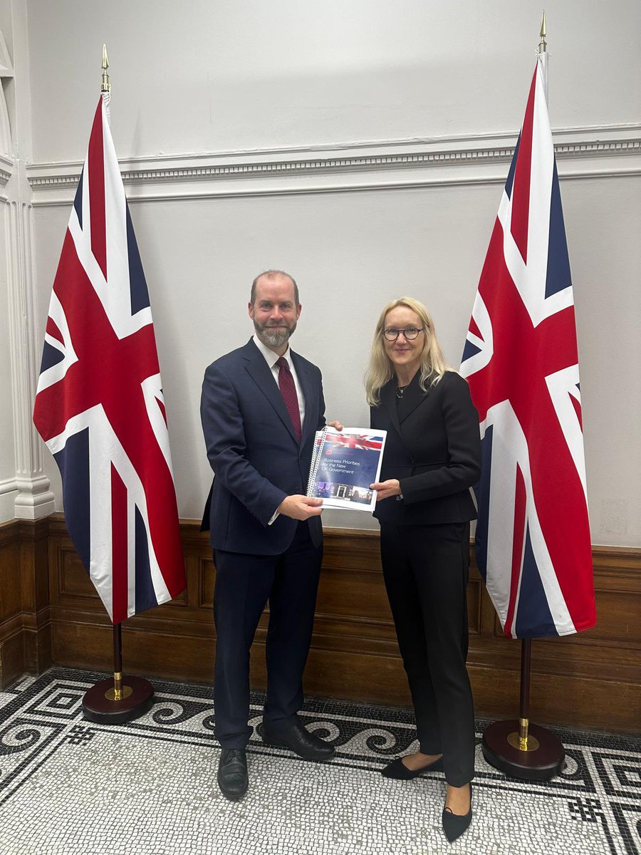 US_UKBusiness's tweet photo. Our Board Chair Clare Woodman, CEO, EMEA, Morgan Stanley, met with UK SoS for Trade @jreynoldsMP to deliver @USChamber @US_UKBusiness Council priorities. We look forward to working with @biztradegovuk, @10DowningStreet, @Keir_Starmer on key issues. 🇺🇸❤️🇬🇧 #Trade #EconomicGrowth https://t.co/EmSZnps0lo