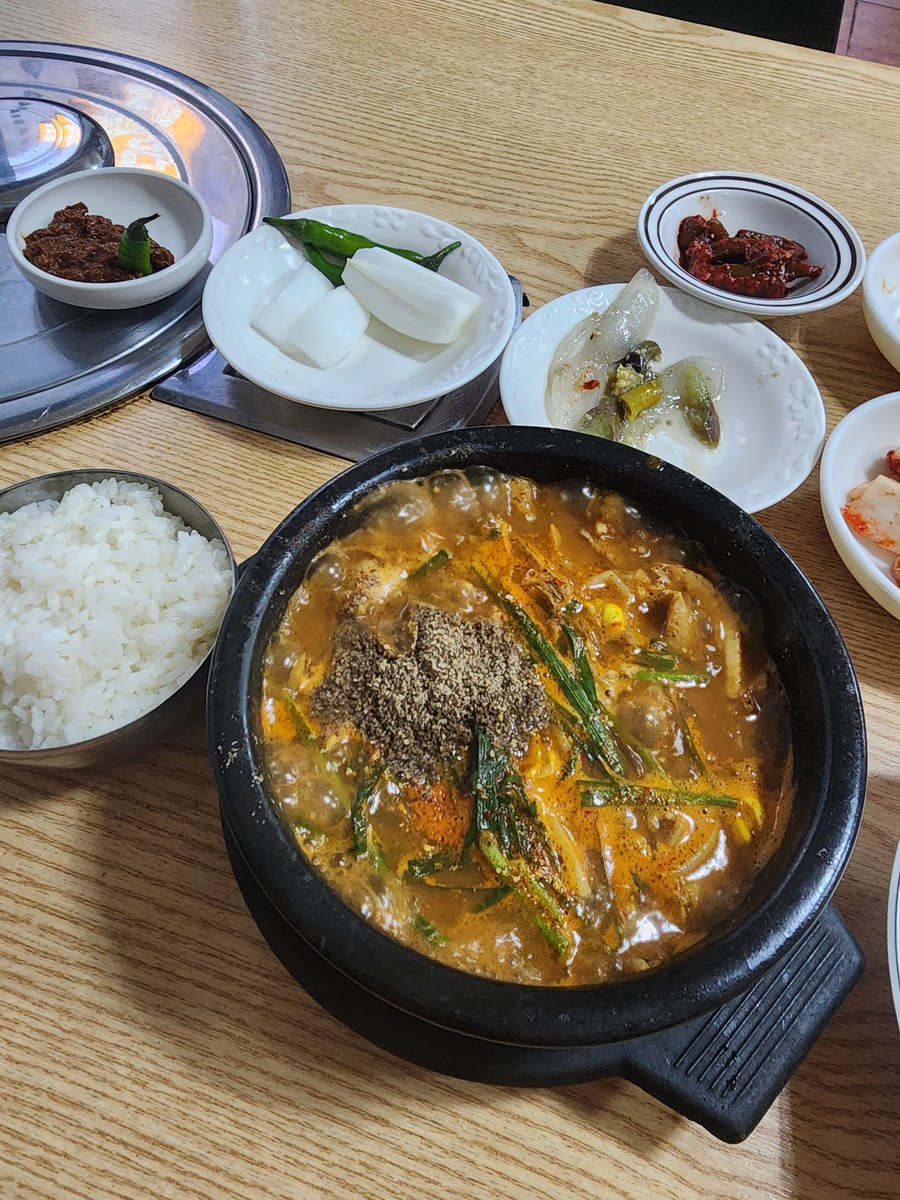 오리야 미안해... 오리탕탕 후루후루 
운동하고 먹는 맘마는 최고야 
.
.
.
.
#제주 #제주도 #서귀포 #일살 #먹방 #오운완