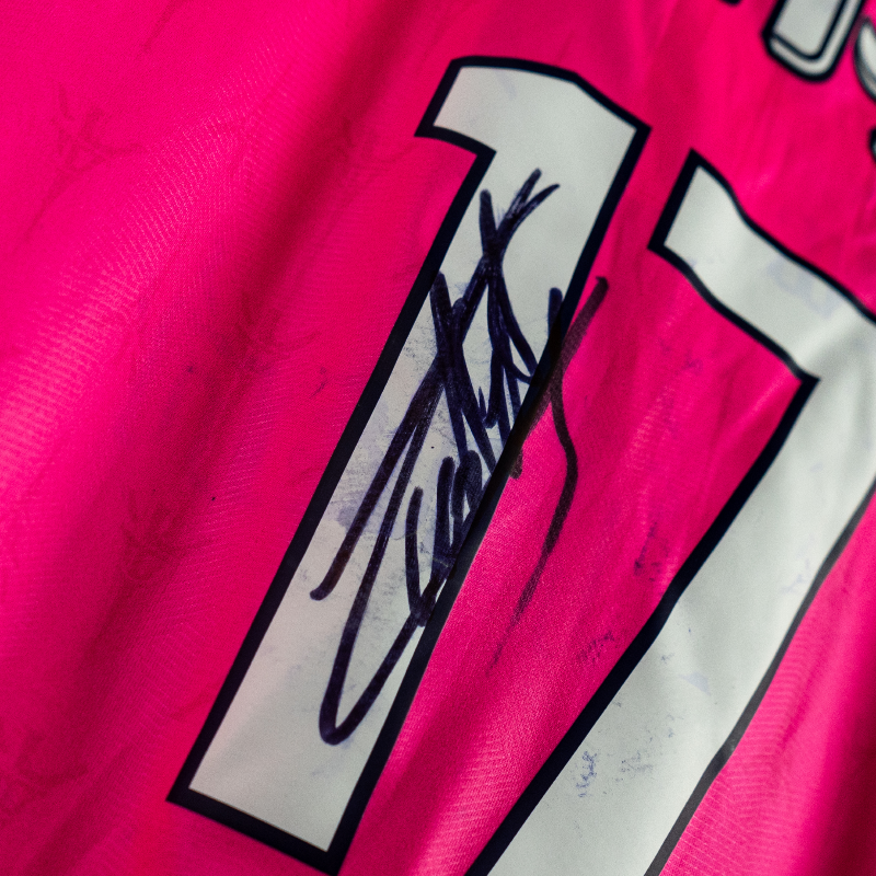 SFParisRugby's tweet photo. 🌸 Face à Toulon, notre partenaire majeur Capri Sun a cédé sa place au profit de @SOSVE_FRANCE. Les maillots sont désormais mis en vente aux enchères, et tous les bénéfices seront reversés à l’association. ✨
Maillots en vente ici ⤵️
#SFParis #FondsDeDotation