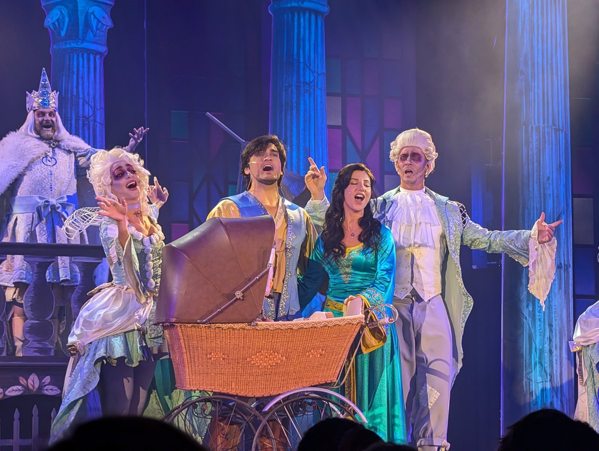 EPF4ever's tweet photo. Spook Me 2 est LE SPECTACLE à ne pas rater cette saison ! Découvrez, 10 ans après, la suite des aventures de Tao et Lilly au Château des Fantômes 🏰👻.
La comédie musicale est jouée plusieurs fois par jour jusqu'au 03.11.24 à #EuropaPark #EPlive https://t.co/8ENWEqDdRh
