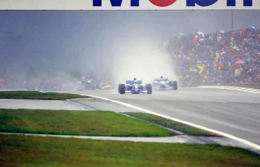 1995 EuropeanGP, Nurburgring. M.Schumacher stuns Alesi. ph:Jean-Denis Délétraz, (Pacific), in front of Benetton 195, Michael Schumacher on his way to victory. (📸Rainer Schlegelmilch)  
#MichaelSchumacher #FormulaOne #RacingFansWear #2Oct #venom #mlbpost