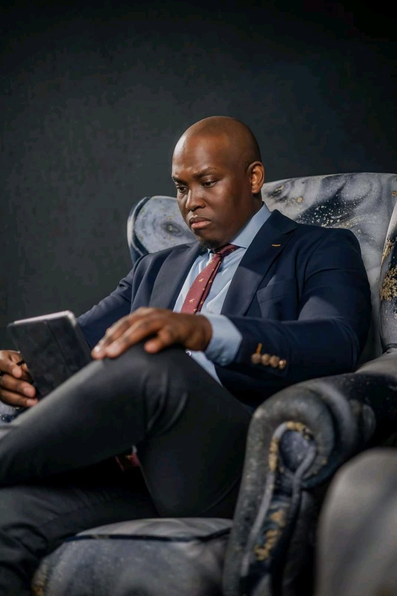 joy_zelda's tweet photo. His name is Vusi Thembekwayo,His a Living Legend Retweet if you agree He's a Legend https://t.co/YBAPvcoNl2