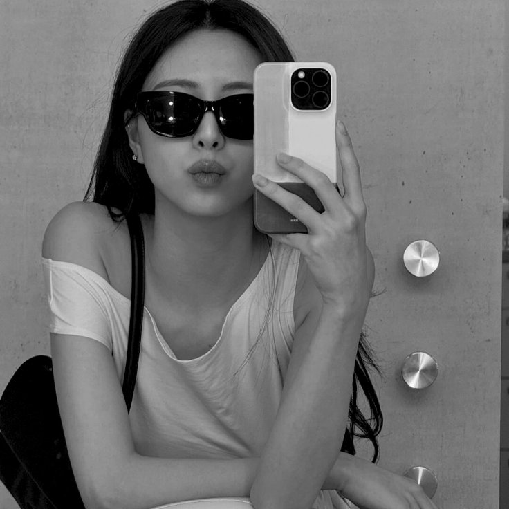 _thejenesais's tweet photo. @outer_cosmo ⠀
⠀
ASMARA, 2002.
Anak Eyang Uti 𝘴𝘪𝘯𝘨 𝘱𝘢𝘭𝘪𝘯𝘨 𝘢𝘺𝘶, katanya.

Kalian, anaknya siapa?
⠀⠀⠀⠀⠀
⠀⠀⠀⠀⠀ https://t.co/0XT13cbnks