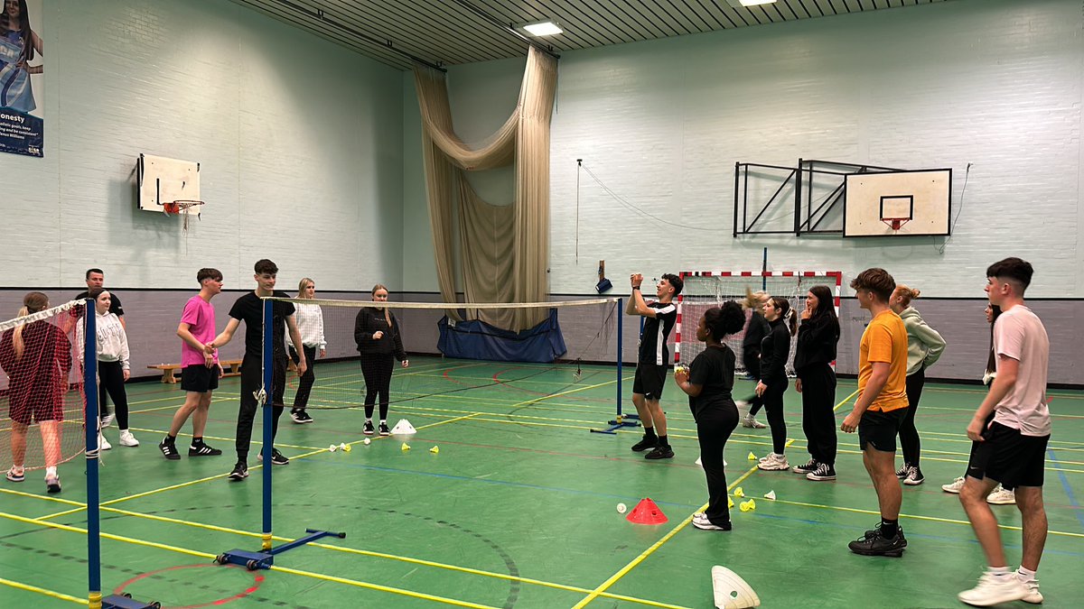 teambeathhwb's tweet photo. Thanks to @CallumR_Sport @FifeActiveSch for coming in to deliver a badminton 🏸 session to our fabulous sports leaders prior to them heading out to our cluster primaries after October hols 💙#teamBeathleaders #rolemodels #sqaleadership #sportsleaders https://t.co/HrKZtuCZBv
