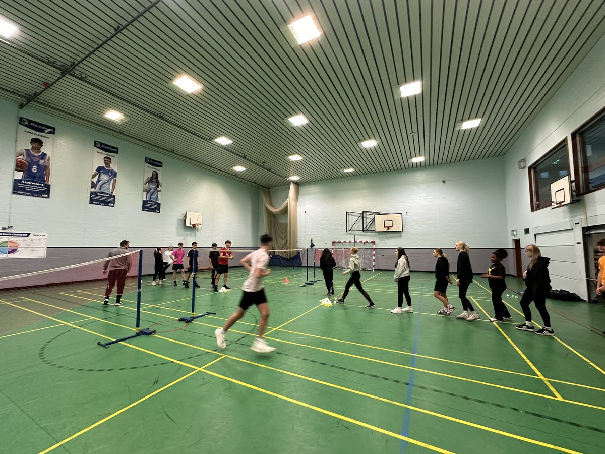 teambeathhwb's tweet photo. Thanks to @CallumR_Sport @FifeActiveSch for coming in to deliver a badminton 🏸 session to our fabulous sports leaders prior to them heading out to our cluster primaries after October hols 💙#teamBeathleaders #rolemodels #sqaleadership #sportsleaders https://t.co/HrKZtuCZBv