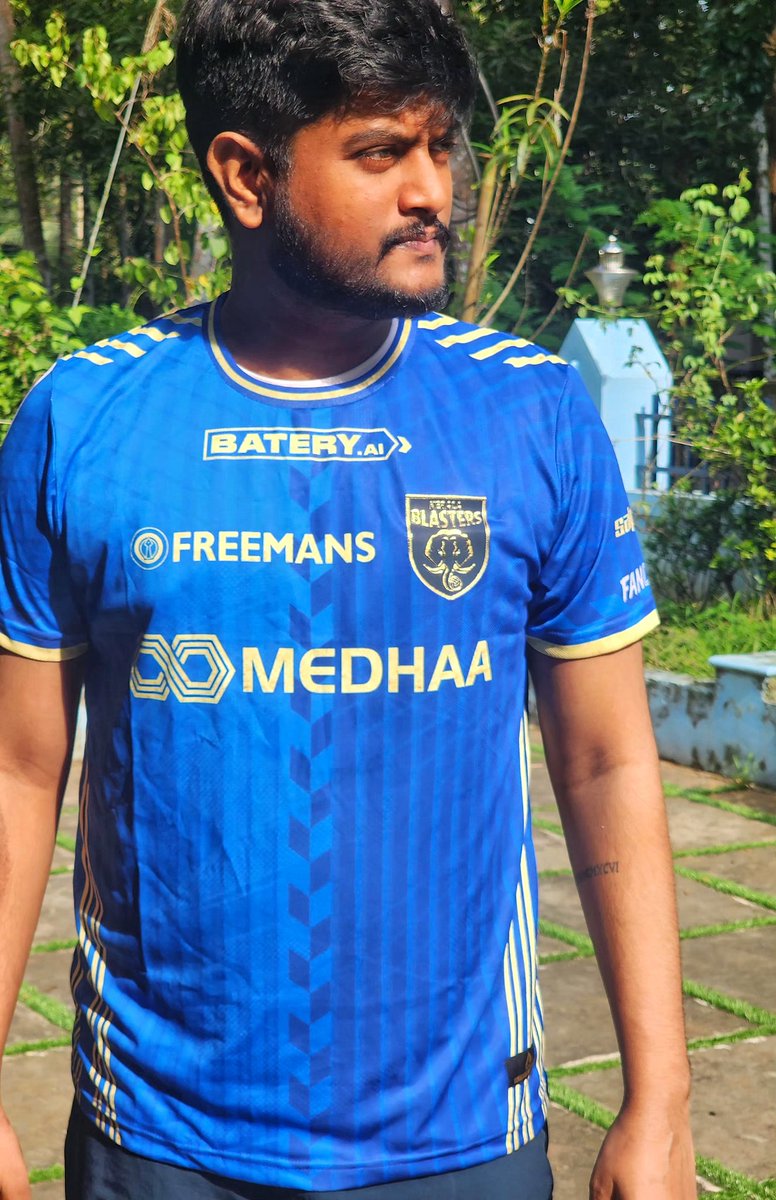 AKULVDAS1's tweet photo. Away kit kollaam 💙💛
#kbfc #keralablasters #awaykit #reyaur https://t.co/OtbBII7ONQ