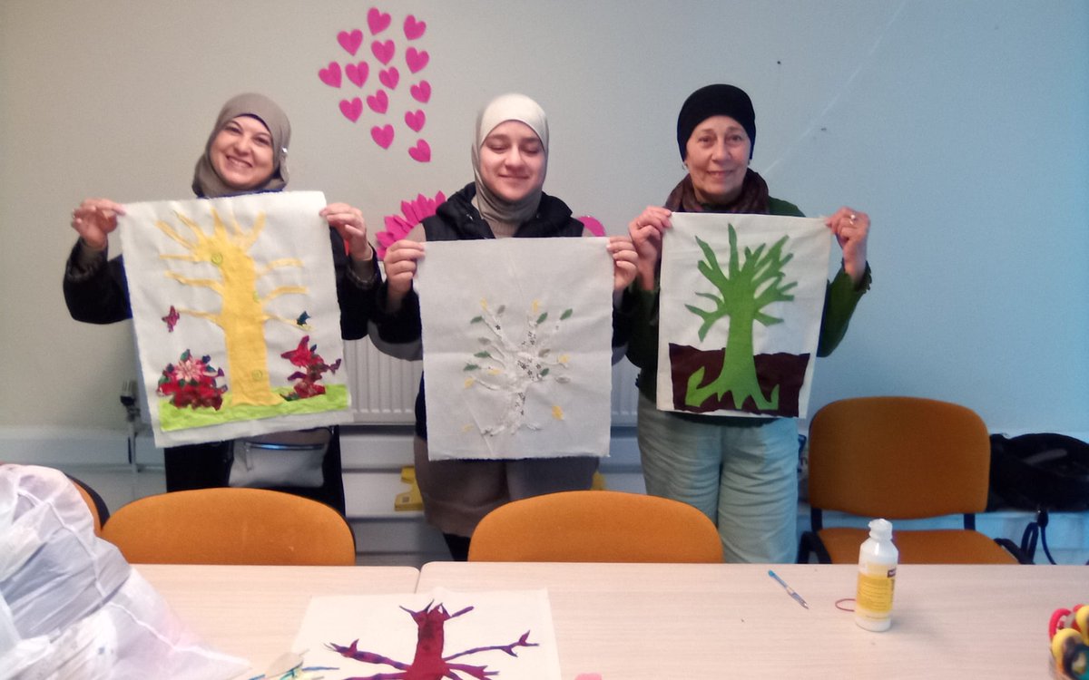 Women_CF's tweet photo. Great ARTivism workshop every Tuesday 12.30-2.30pm! Spreading a message of Hope for the planet! Here the ladies are using scrap/ recycled material to create a collective art piece - The Forest of Hope!
#DVCC #ForestOfHope #art https://t.co/Jua68TPuvd