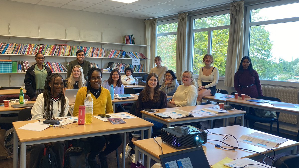 « Welcome in France ! » pour les <a href="/FEI_assistants/">Assistants de langue</a> anglais affectés en #DSDEN91 dans les écoles élémentaires. 
Richesse linguistique et culturelle 🇬🇧🇮🇪🏴󠁧󠁢󠁳󠁣󠁴󠁿🇮🇳🇺🇸🇬🇭🇰🇪🇳🇬 🇹🇹🇯🇲 au profit des élèves et enseignants. Une belle journée d’accueil avec le <a href="/91Gdlve/">GDLVE 91</a>
<a href="/DareicV/">DareicVersailles</a> @Angl_Versailles