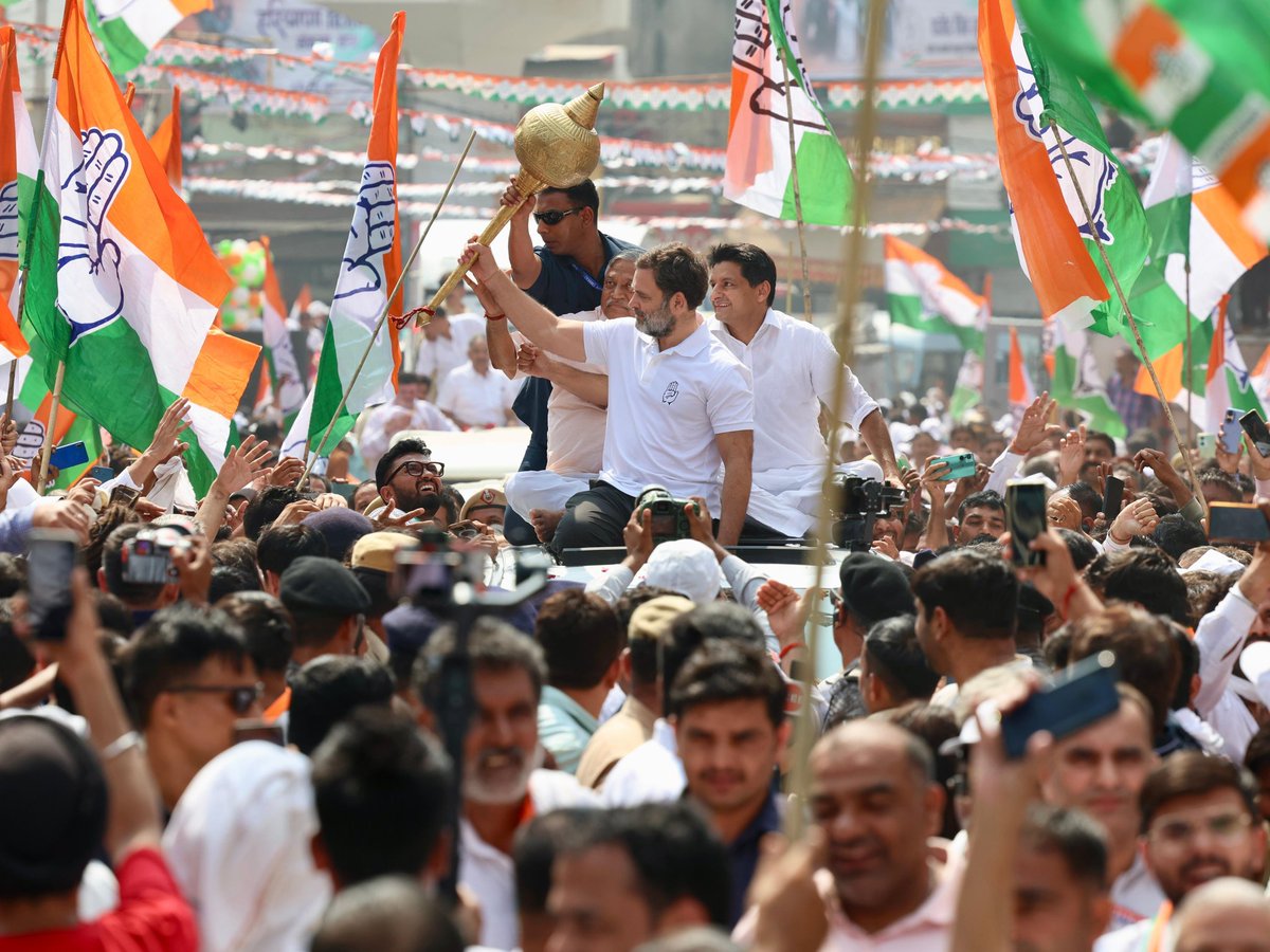 हाथ बदलेगा हालात...

#AaRahiHaiCongress