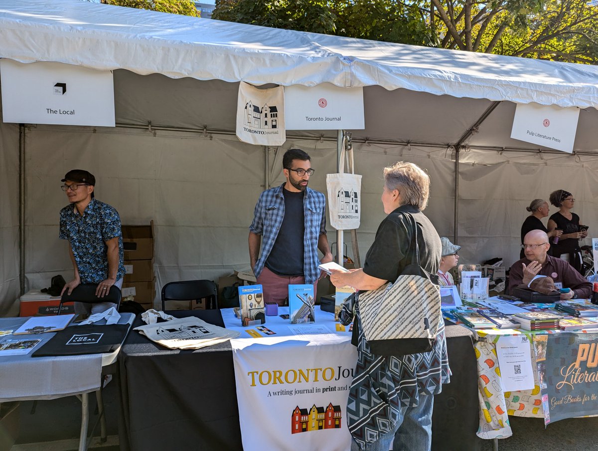 JournalToronto's tweet photo. Thanks to everyone who stopped by our booth at @torontoWOTS!

Special thanks to Magazines Canada for organizing the Magazine Maker Magic panel and to @ampersandreview, @thewalrus, @nickydearest.

And shout-out to our booth neighbours for the camaraderie! @TheLocal_TO, @feelszine https://t.co/byyrzDqXSI