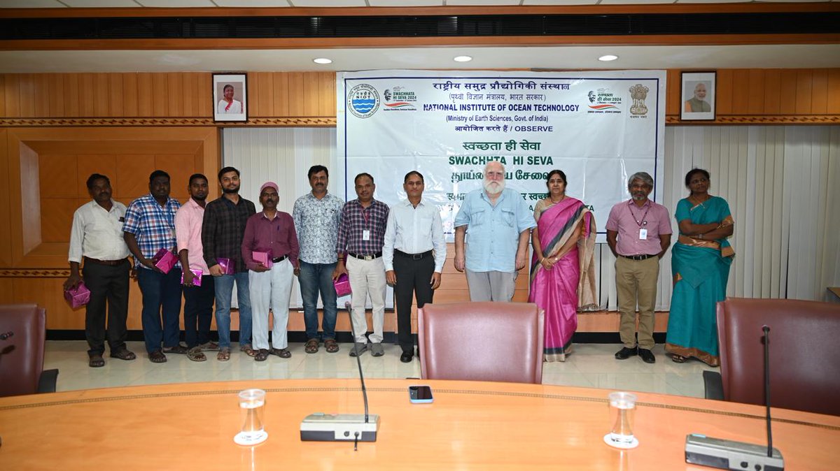 MoesNiot's tweet image. As part of #SwachhataHiSeva2024, NIOT organised an #ArtFromWaste competition on campus for the staff and women's #selfhelpgroups. The art installations were judged by a panel, and the top three were awarded First, Second and Third prizes. Prof. Balaji Ramakrishnan, Director of