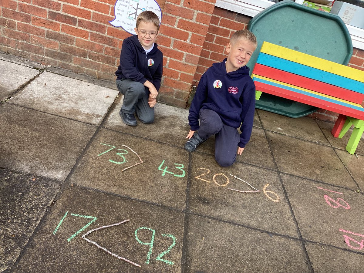 BaglanPrimary1's tweet image. Blwyddyn 2 have been consolidating their math skills outdoors #comparing numbers #lessthan #morethan #equalto #outdoorlearning #numeracyskills