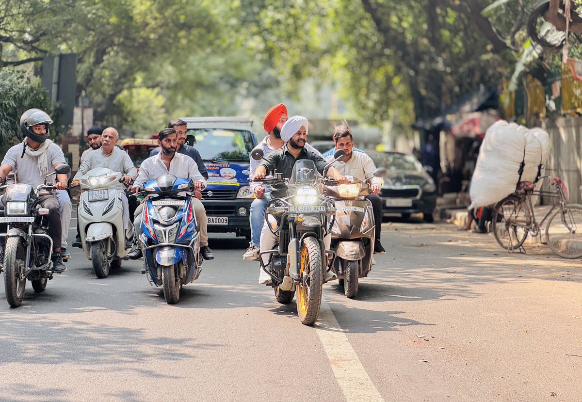 JarnailSinghAAP's tweet photo. आम आदमी पार्टी की दिल्ली सरकार,
विकास कार्यो की बढ़ी कई गुना रफ्तार..🏃♂️
आज PWD के अधिकारियों के साथ तिलक नगर विधानसभा क्षेत्र में आने वाली PWD की सभी सड़कों का निरीक्षण कर होने वाले कामों पर तत्काल कार्रवाई शुरू करवाई गई..
#TilakNagarDevelopment #PublicForProgress #MLAAtYourDoor
@arvindkejriwal @aamaadmiparty @AtishiAAP
