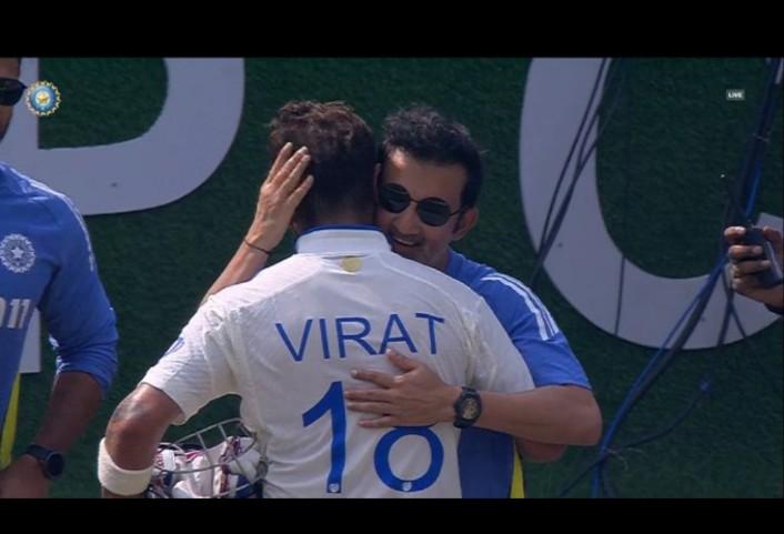 imVarsha18's tweet photo. Gautam Gambhir hugging Virat Kohli after the Test. 🥹❤️
Moments like these remind us of the bond that cricket creates beyond the game.
#IndvBD #WTC25 #IPL2025
#ViratKohli𓃵 #RishabhPant #india
#KanpurTest #KLRahul #SEBI #BCCI #ShareMarket #RohitSharma𓃵 https://t.co/gybCncfrph