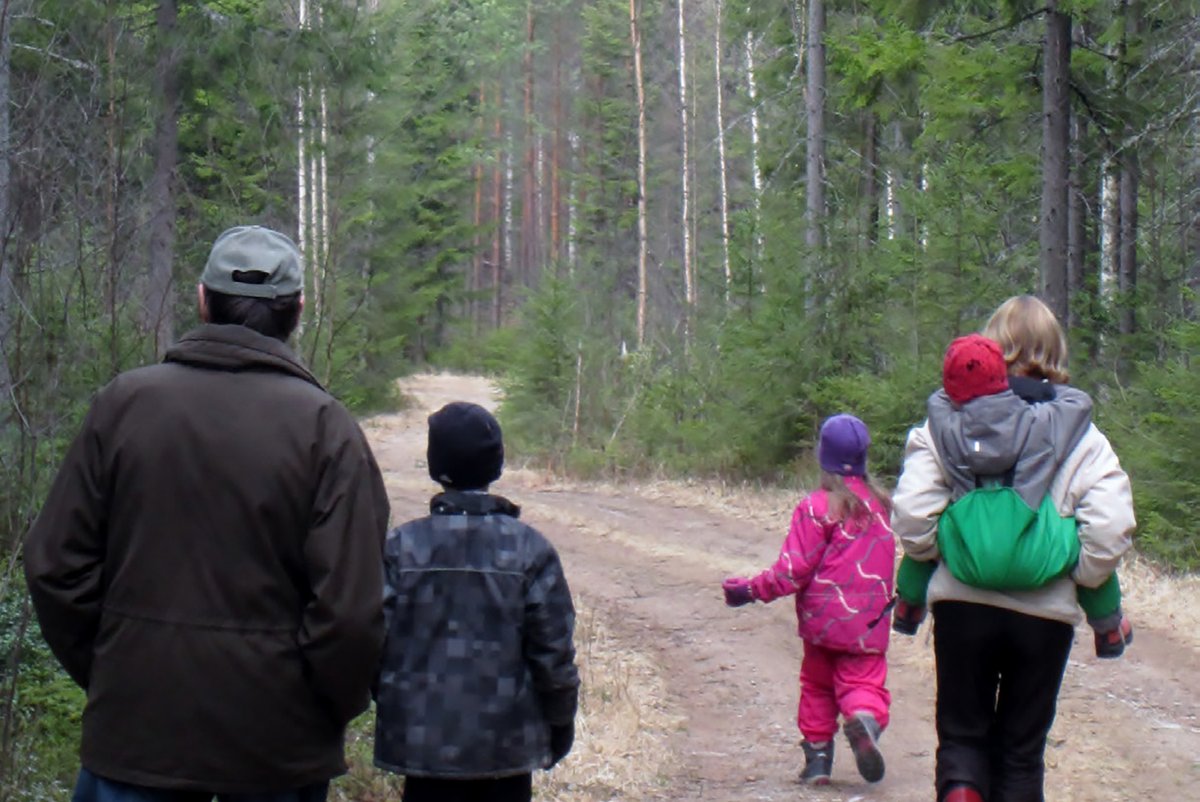 Laadimme #SavolainenMetsäkeskustelu -hankkeessa  uuden oppaan helpottamaan metsänomistajaperheiden keskustelua metsistä.
Keskustelu rakentaa yhteistä ymmärrystä suvun metsistä ja niiden tulevaisuudesta.
metsakeskus.fi/fi/ajankohtais…