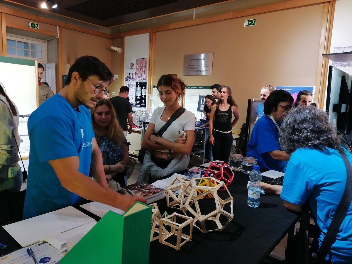 rita_a_soares's tweet photo. Last Friday, the Center for Mathematical Analysis, Geometry and Dynamical Systems participated at #europeanresearchersnight in collaboration with @centra_ist. It was a great success. https://t.co/hiFjraNSCu