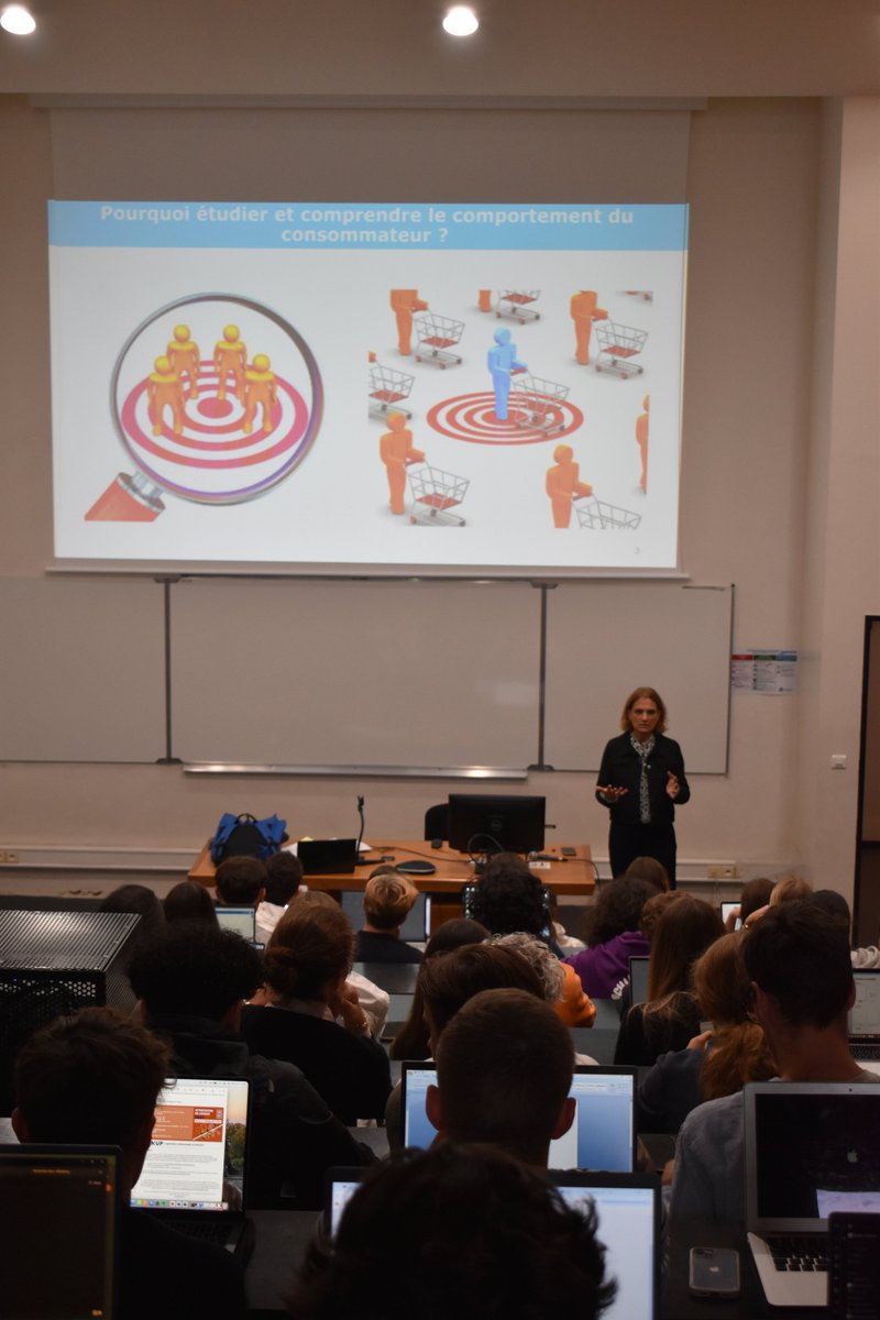 Ce matin, nos Licence 3 accueillait les étudiants de CPGE du Lycée Joachim du Bellay pour une matinée découverte de l’école ! 🎓

Au programme : échange autour des parcours de l’#IAEAngers, icebreaker, et un cours sur le #marketing par la responsable de la L3.💡

<a href="/UnivAngers/">Université d'Angers</a>