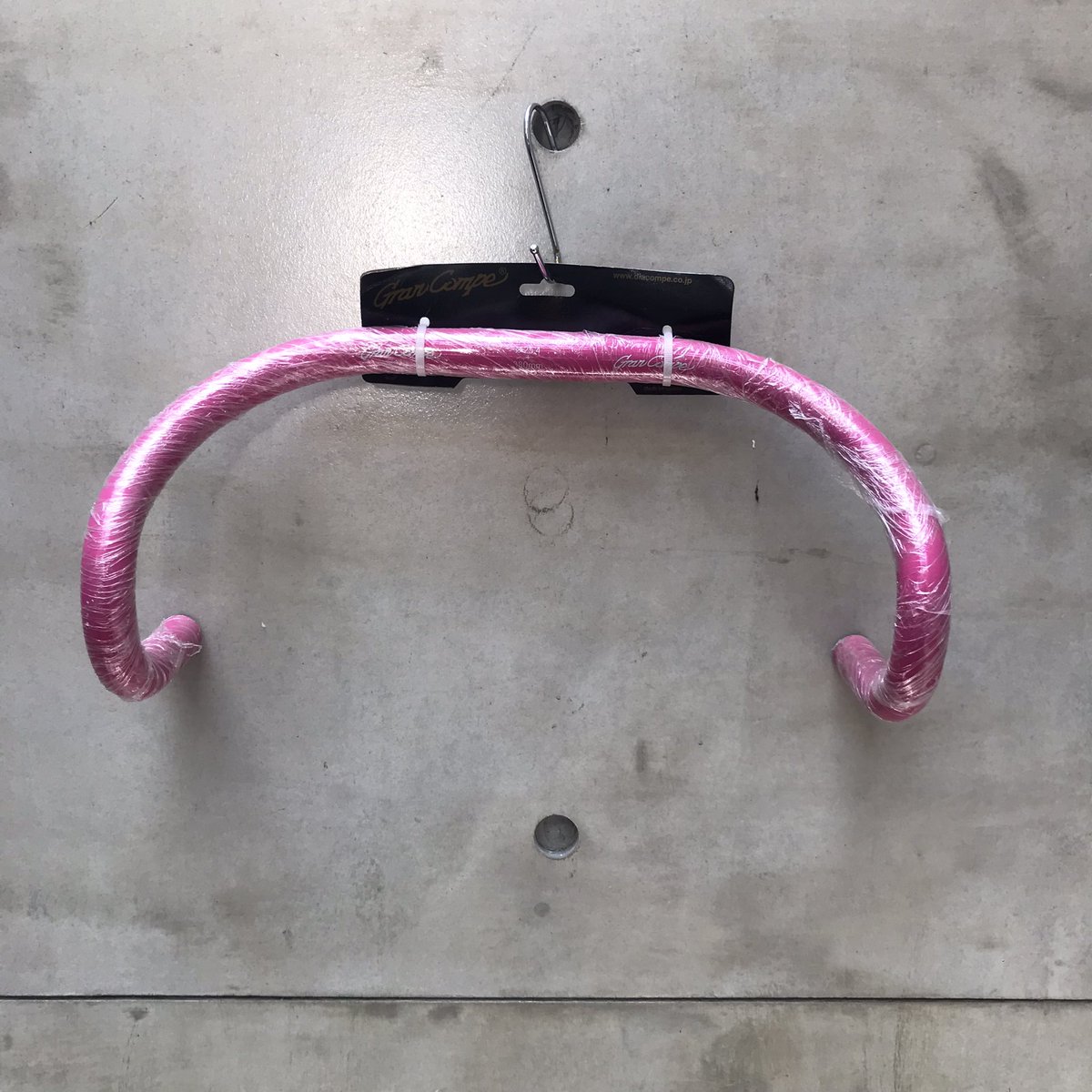 AlgorithmAsia's tweet photo. [ READY STOCK ]

Grand Compe Track Bars
Brand New
Ø 25.4
Width 380mm
Aluminium
Color : Pink

Price : IDR 500.000 / pcs
More info please dm us 🫡

#fnfjb https://t.co/Dc7AsrOWIW
