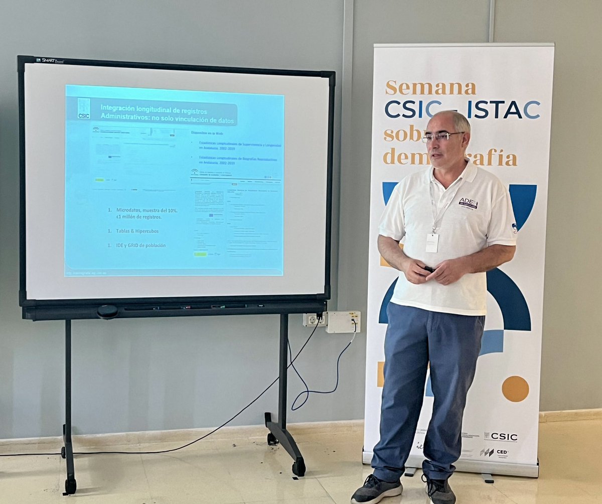 istac_es's tweet photo. 🔈 Arranca el primer día de la Semana #DemografíaCSICeISTAC2024 con la fase teórica del taller ‘Calor extremo y salud humana: un problema emergente’, para explorar cómo impacta en la #salud desde diversas perspectivas. 🔥
#ClimaYSalud
#Contamos https://t.co/lcBCopVGR3