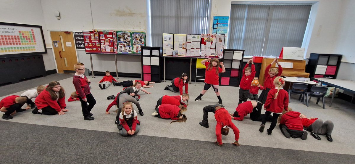 CL_Stars's tweet image. Describe what my job is without actually saying it... 
I get kids to make odd shapes with their bodies...  @CwmclydachPri 
👏 😄