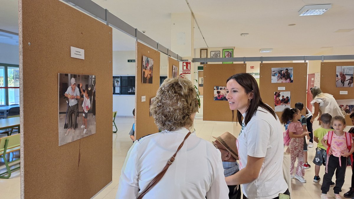 CMConvive's tweet photo. ‼️‼️ Gracias a todas las personas que nos han acompañado hoy ‼️‼️
Con mucho orgullo por presentar este proyecto intergeneracional desarrollado en #Lorca 
Seguimos trabajando en los territorios por una sociedad más unida, siempre. https://t.co/nChlxhCmqm