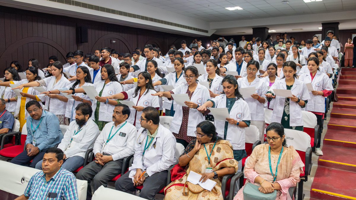 GITAM_msr's tweet image. 𝐆𝐈𝐌𝐒𝐑 𝐖𝐞𝐥𝐜𝐨𝐦𝐞𝐬 𝐭𝐡𝐞 𝐁𝐚𝐭𝐜𝐡 𝐨𝐟 𝟐𝟎𝟐𝟒 𝐰𝐢𝐭𝐡 𝐖𝐡𝐢𝐭𝐞 𝐂𝐨𝐚𝐭 𝐂𝐞𝐫𝐞𝐦𝐨𝐧𝐲 #GIMSR
May the batch of MBBS 2024 have an exceptional learning experience in the coming years.
.
.
#mbbs #deemeduniversity #neet #deemedmedicalcollege #GITAMUniversity