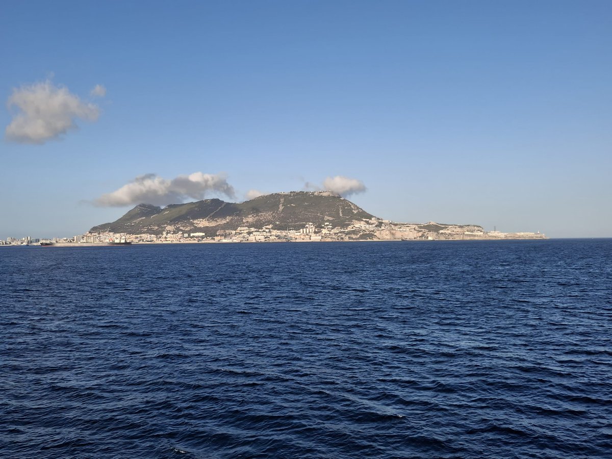 JesuitesEdu's tweet photo. Continuem amb el 🧵 del #FronteraSud I L'alumnat ja ha arribat a #Ceuta! Allà, entre diverses activitats, reflexionaran sobre la realitat migratòria de primera mà, coneixeran testimonis de persones migrants i visitaran espais clau com les platges i la tanca fronterera. https://t.co/fcHyeAil8u