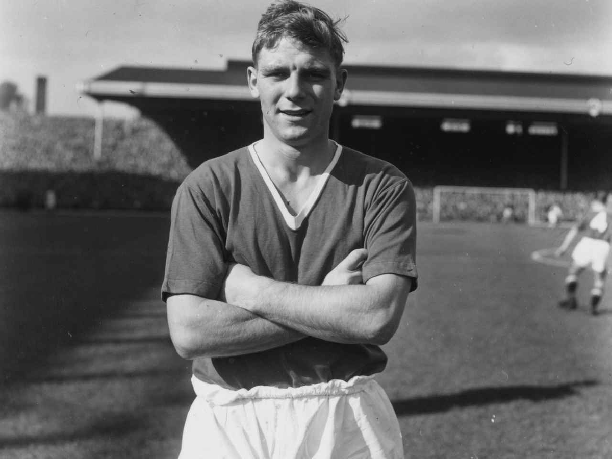 StretfordPaddck's tweet photo. ❤️ Remembering Duncan Edwards on what would have been his 88th birthday.

Described by many as one of the greatest to ever step on a football pitch. A true #MUFC icon. https://t.co/nDEOgJtax6