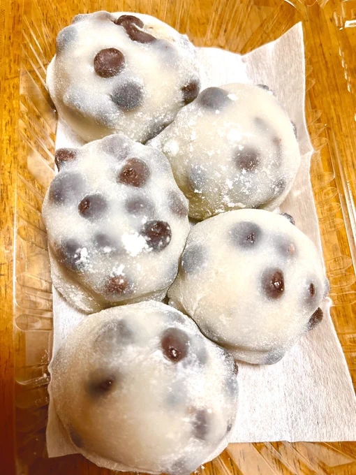 最近のおやつ😊両方とも頂いた物なんだけど美味しく頂きました✨どっちも好きだ〜 