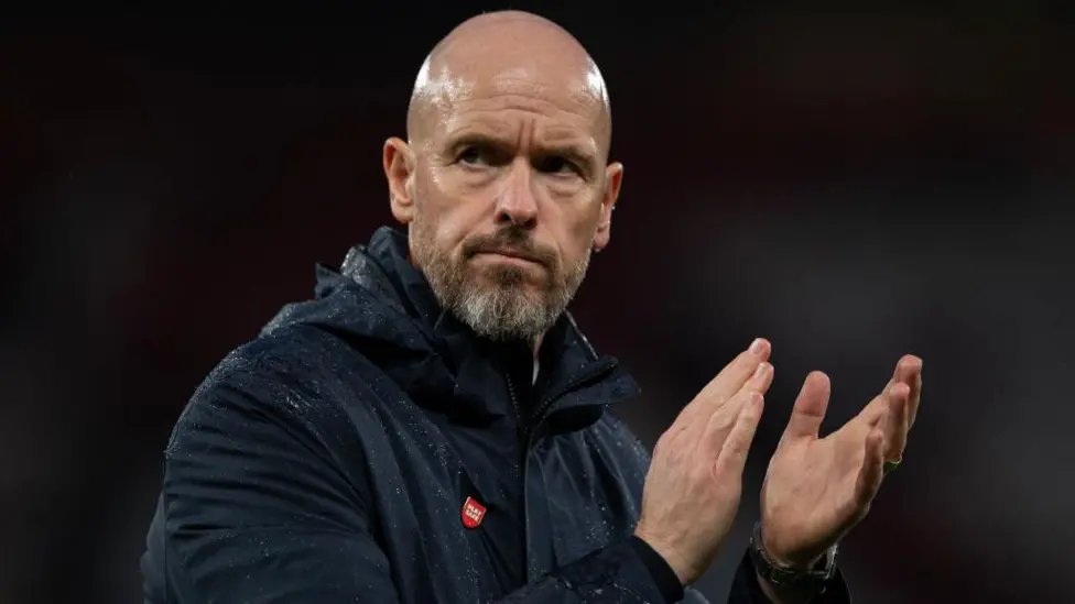 Manchester United appears to be backing Erik ten Hag despite the team's poor start to the season, currently sitting 12th in the Premier League. The focus remains on upcoming matches against Porto and Aston Villa. Will this be a turning point? 🤔 #MUFC #TenHag