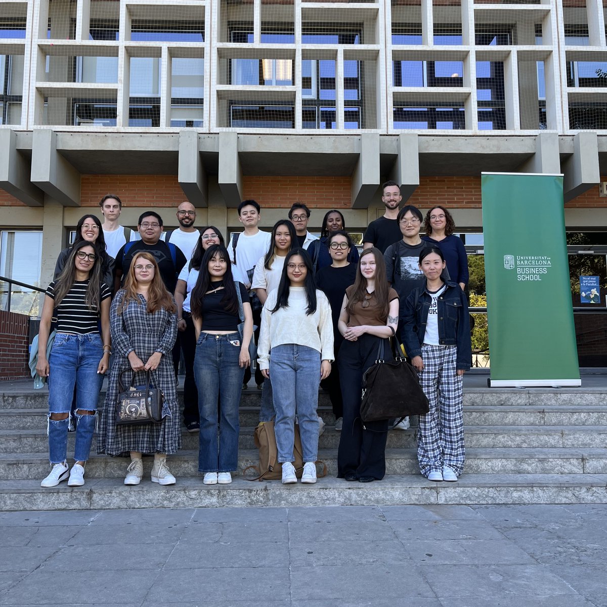 ubbusinessbcn's tweet photo. 👋🏽 Yesterday, new #MSc in #Business #Research students at @UBFacEcoiEmpres @UniBarcelona attended a welcome session.

🎓 We are very happy to have a new cohort of brilliant and inspiring students in our community!

#BenvingudaUB #SocUB #UniBarcelona #UniLife #StudentLife https://t.co/v9SPoo3kRL