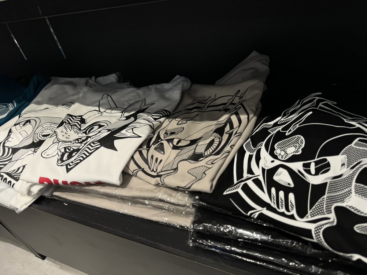 ymd77_s's tweet photo. 【& CHIPS】24 Collection
現物が見たくて渋谷のカプコンストアへ!
インバウンド客で賑わってました💫
スカルマンTシャツのグレージュを購入💀
ロックマンのインクブルー、ラッシュのダークレッドもいい色だった!
アイルーのぬいぐるみは我慢した🐱
#ANDCHIPS #CAPCOM #NOLF https://t.co/J0o0KCcEpB