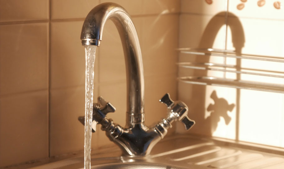 Les restrictions concernant l’utilisation de l’eau potable sur la rive gauche sont maintenues. La totalité des résultats des analyses sur la qualité de l’eau sera disponible tard dans la soirée de ce mardi 1er octobre. ww2.sig-ge.ch/actualites/eau…