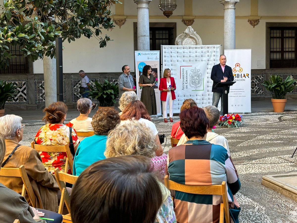 FAlbihar's tweet photo. ¡Seguimos con el #diainternacionaldelaspersonasmayores!🎉

Ronda de discursos en el @aytogr con los colaboradores y participantes de la Marcha Solidaria por el centro de Granada👏 https://t.co/CyfXUBzhq5