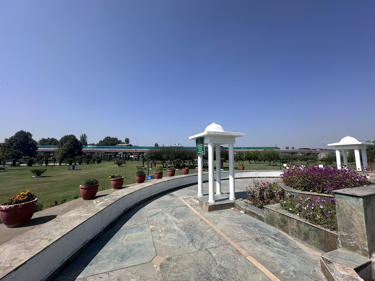aubaidriyaz's tweet photo. 📍Iqbal Park Srinagar https://t.co/ozEEY1SN6T