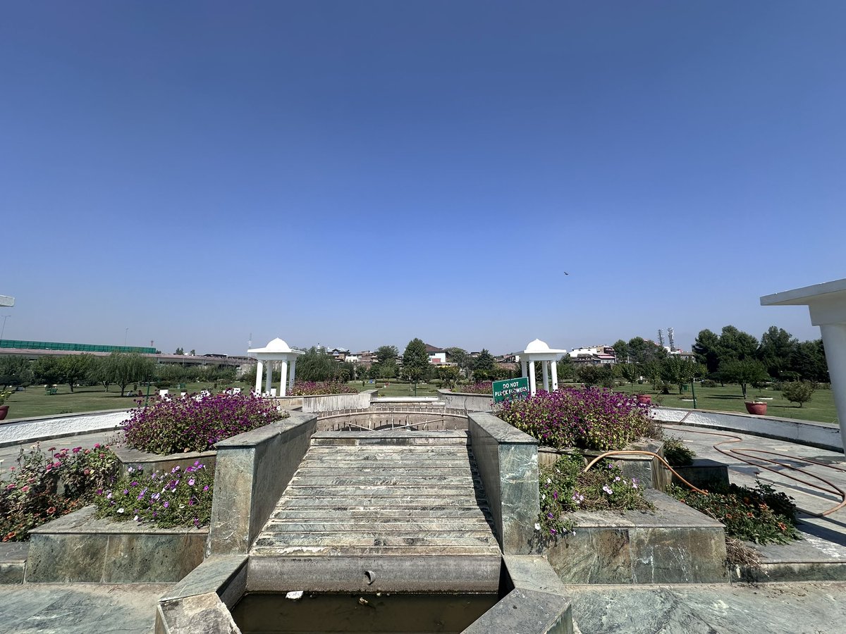 aubaidriyaz's tweet photo. 📍Iqbal Park Srinagar https://t.co/ozEEY1SN6T