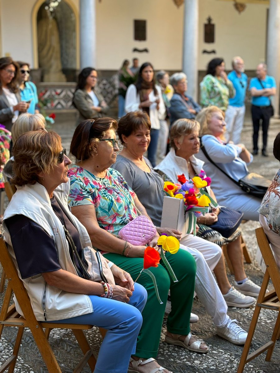 FAlbihar's tweet photo. ¡Seguimos con el #diainternacionaldelaspersonasmayores!🎉

Ronda de discursos en el @aytogr con los colaboradores y participantes de la Marcha Solidaria por el centro de Granada👏 https://t.co/CyfXUBzhq5