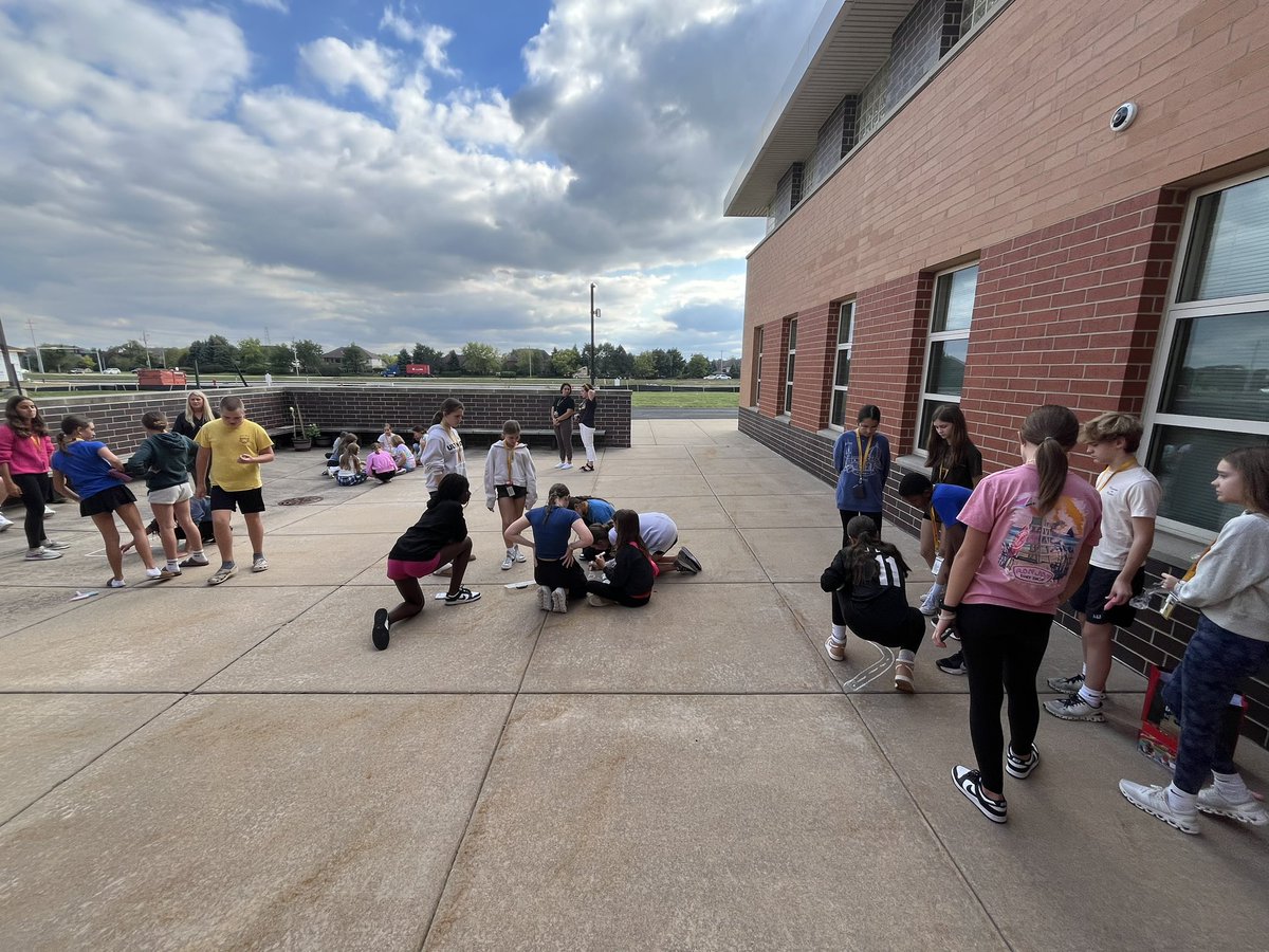 First HCMS Best Buddies meeting was a success!!! We have over 55 members!!!
#ilbestbuddies
#bestbuddies 
#HCMSTIGERS157c