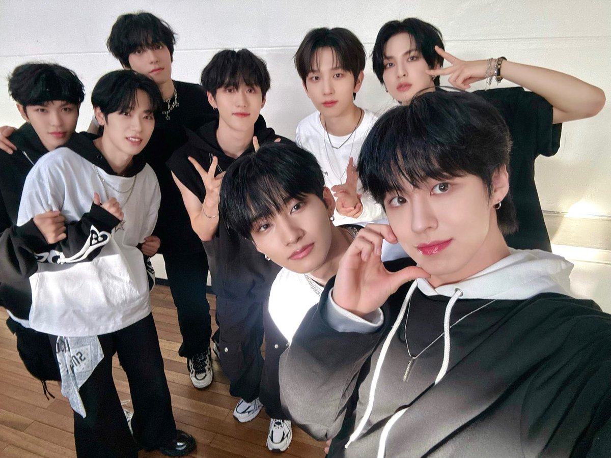 [🎁]
특별한 의미를 담고 있어 더욱 좋았던 무대❗️
EPEX와 함께 환경보호와 교통안전을 위해 노력해요🤗

#EPEX #이펙스 #Eight_Apex #위시 #금동현 #뮤 #아민 #백승 #에이든 #예왕 #제프 #환경콘서트 #2024함께약속페스티벌