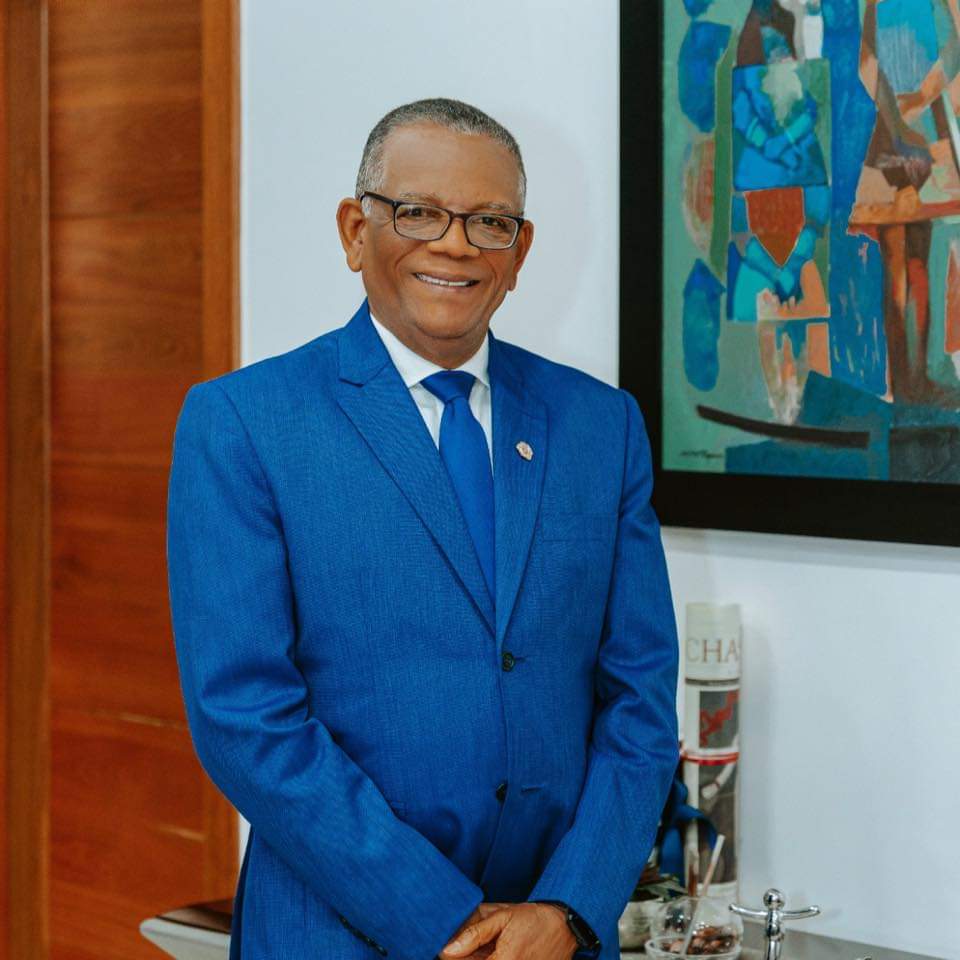 Felicidades mi querido y admirado amigo <a href="/ValcantaraRD/">Venancio Alcántara</a>. Eres un ejemplo a seguir, has demostrado que los sin apellidos sonoros, tenemos las capacidades para ejercer la función pública transparente, honesta y honrada. Dios siga guiando tus pasos y te provea de bendiciones y salud.