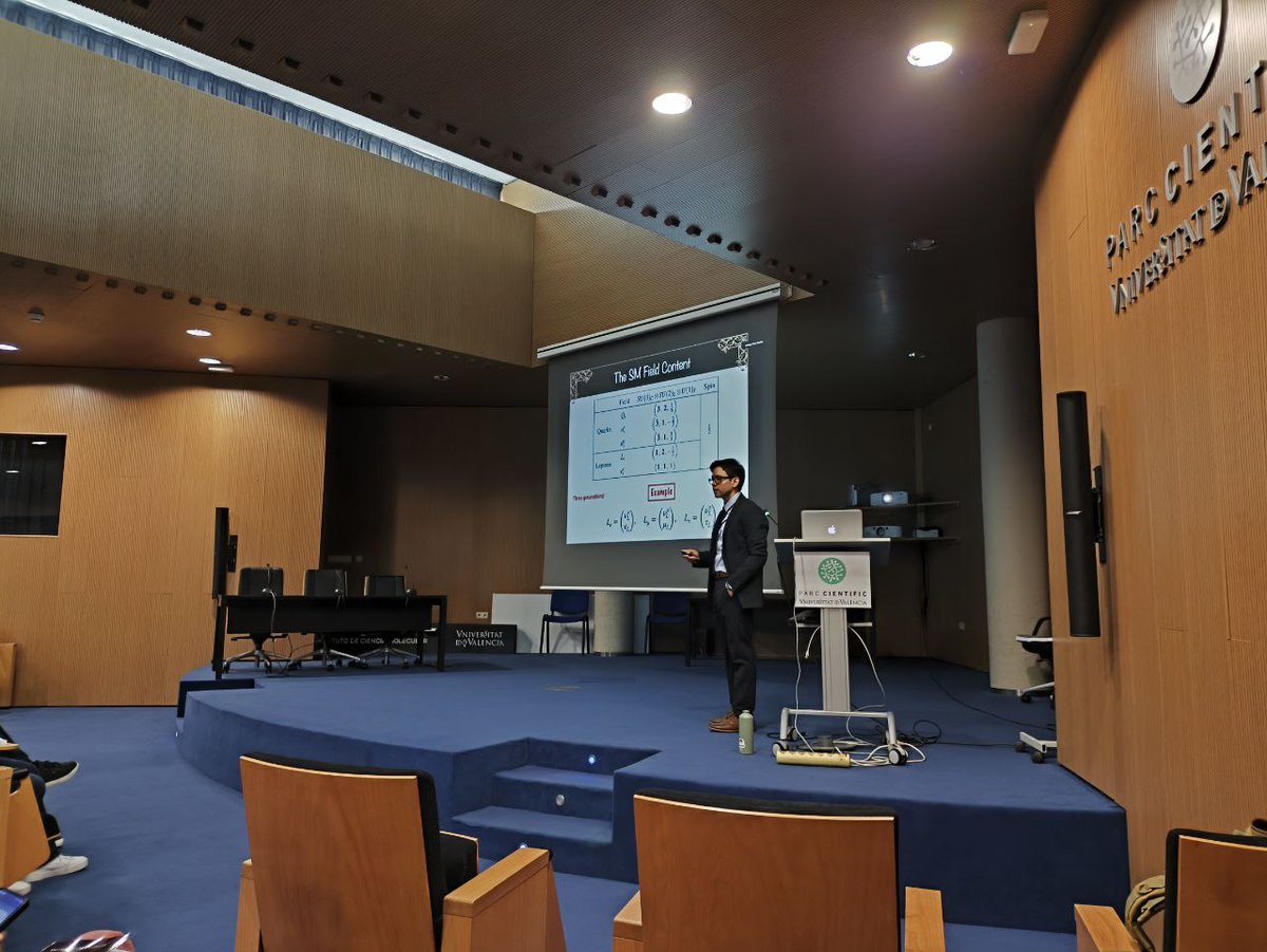 🎓Today we congratulate our dear #AHEP member Omar Medina, who has successfully defended the thesis "Family symmetry, neutrino masses and dark matter stability". It was carried out at <a href="/IFICorpuscular/">Inst.Fís.Corpuscular</a> under the supervision of José Valle and Carlos Vaquera.

Enhorabuena Dr. Medina!