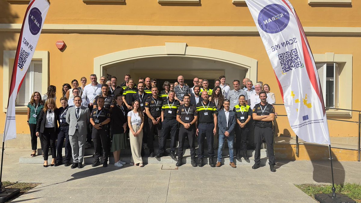 PoliciaLocalValència (@policialocalvlc) on Twitter photo 19 entitats de 12 països treballarem en equip durant els 3 anys del projecte 🇪🇺 <a href="/KOBAN_Project/">KOBAN EU Project</a>
8 cossos policials aportarem les necessitats de la nova policia de proximitat i posarem a prova els prototips 🇵🇹🇵🇱🇳🇱🇪🇸🇨🇿🇧🇪🇬🇧🇫🇮👮🏻♂️ 19 entitats de 12 països treballarem en equip durant els 3 anys del projecte 🇪🇺 <a href="/KOBAN_Project/">KOBAN EU Project</a>
8 cossos policials aportarem les necessitats de la nova policia de proximitat i posarem a prova els prototips 🇵🇹🇵🇱🇳🇱🇪🇸🇨🇿🇧🇪🇬🇧🇫🇮👮🏻♂️