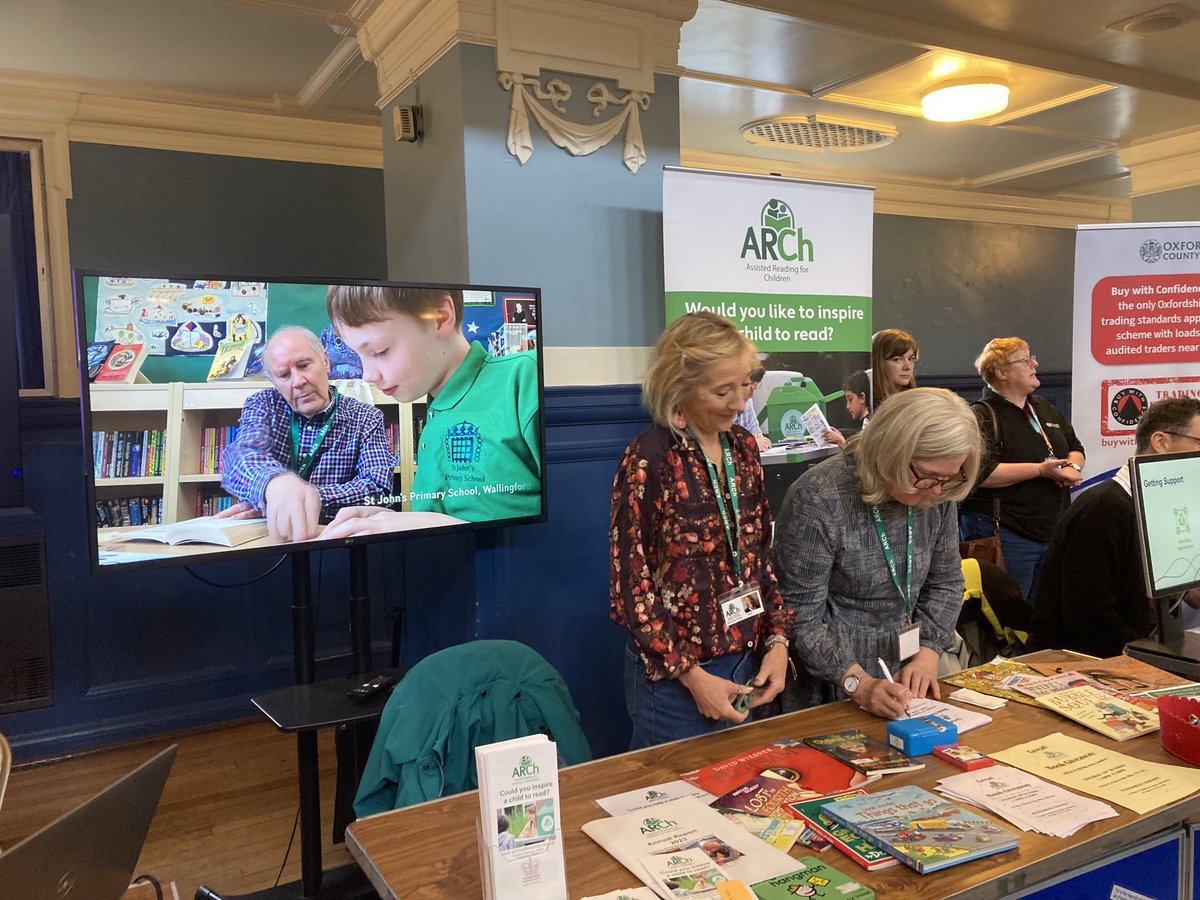 Come to @oxfordtownhall today to meet some of the ARCh team &amp; discover how you can give #Oxford children a love of reading and get great joy yourself too!