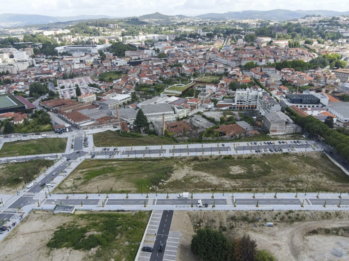 Projetos de urbanização em Guimarães geram críticas ao executivo socialista
rum.pt/news/projetos-…