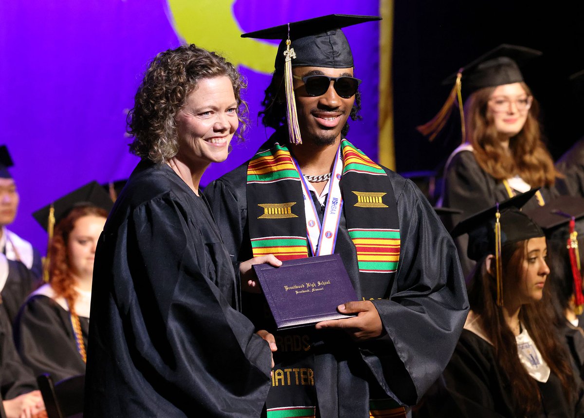 Niche has released its 2025 rankings, and we’re thrilled to announce that Brentwood has earned the No. 12 spot among all public school districts in Missouri!

Learn more: buff.ly/3N8PUee

#TheBrentwoodWay 🎉🎉🎉

📌: <a href="/NicheSocial/">Niche</a>