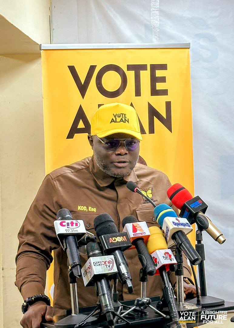 3_coins's tweet photo. Allow me to introduce Mr Kwame Owusu Danso, Esq. the Vice Presidential nominee of Movement for Change political party, Together with Alan, they are poised to bring real change for the future of Ghana 🤝🤝 #AlanForChange https://t.co/pldhQFmqcF