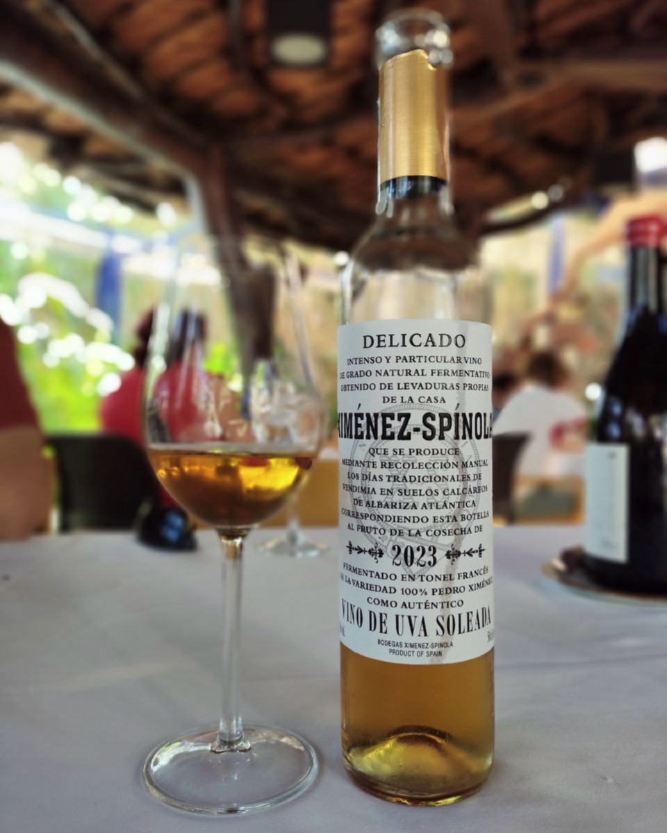 Es un lujo poder servir vinos como este.
Gracias @cerveceria_hop_scotch por la foto.
.
Reservas:
🌐 i.mtr.cool/cbrahkvnal
📍 Pago Santa Lucía s/n Vejer de la Frontera Cádiz