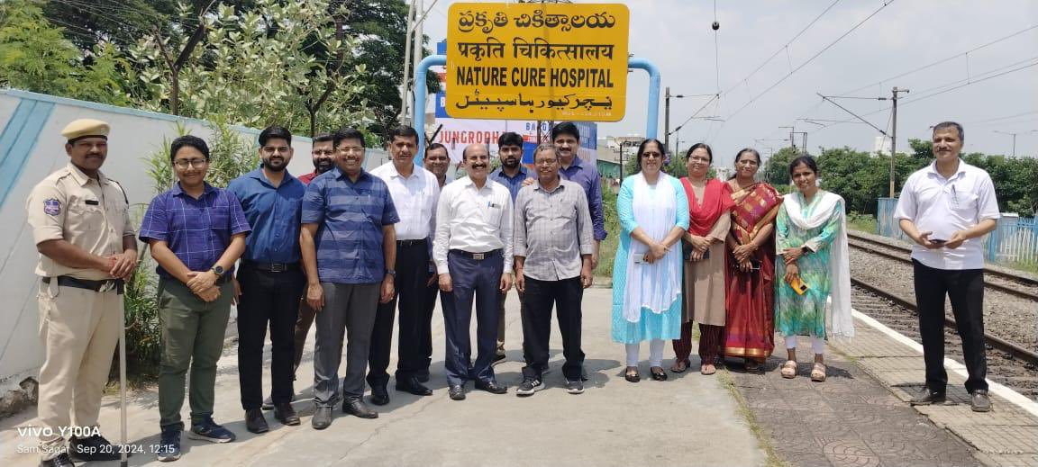 On the occasion of #SwachhataHiSeva2024 . Nature Cure Hospital Railway Station premises was cleaned by the officers of DGOV HZU. #SwachhtaHiSewa2024 #cbic <a href="/cbic_india/">CBIC</a>