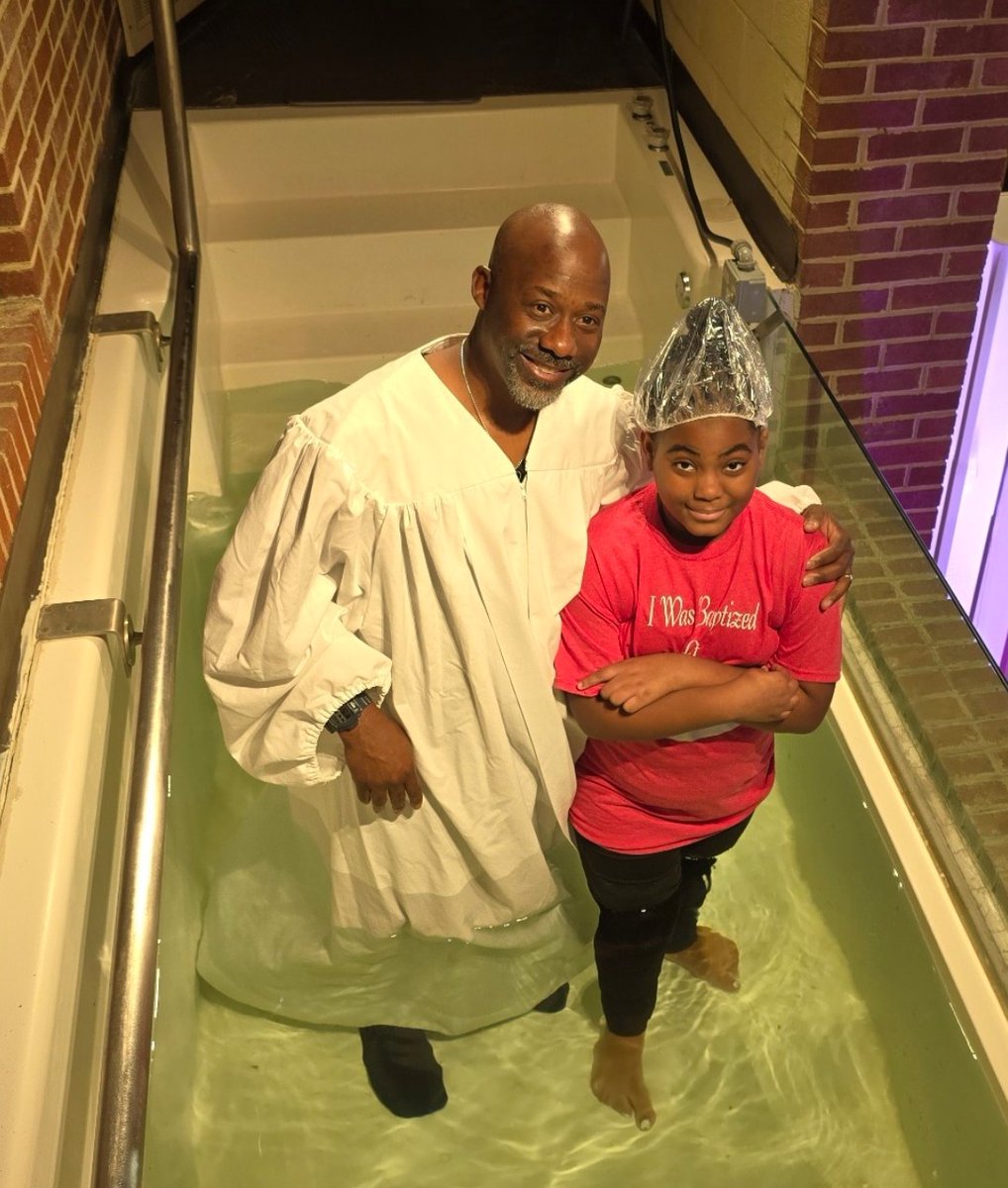 CBCatCLINTON's tweet photo. God is amazing! Kristian Jackson accepted Jesus Christ as her LORD and Savoir and was baptized this past Sunday and was joined by her family and CBC witness. Church is not something you go to, It’s a family you belong to.
#WeGrowWeServeWeLove 
#clintonbaptistchurch https://t.co/f6DIrzRPu1