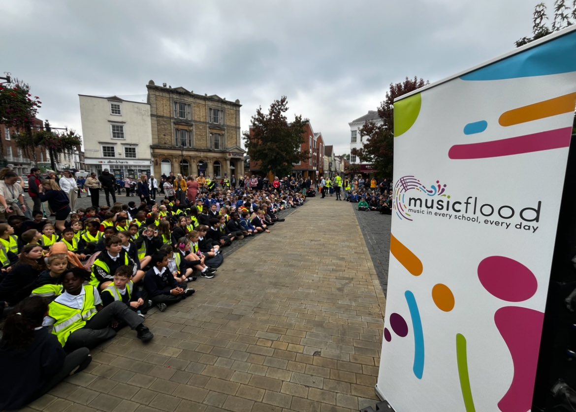 Radley College Partnerships (@radleylinks) on Twitter photo It is over a week now since our annual MusicFlood - we reached over 2000 children bringing music workshops, assemblies, busking and live performances (with <a href="/BollywoodBrass/">Bollywood Brass Band</a>) to primary and secondary schools across Abingdon #powerofpartnerships see the video
m.youtube.com/watch?v=vh4Bdw… It is over a week now since our annual MusicFlood - we reached over 2000 children bringing music workshops, assemblies, busking and live performances (with <a href="/BollywoodBrass/">Bollywood Brass Band</a>) to primary and secondary schools across Abingdon #powerofpartnerships see the video
m.youtube.com/watch?v=vh4Bdw…